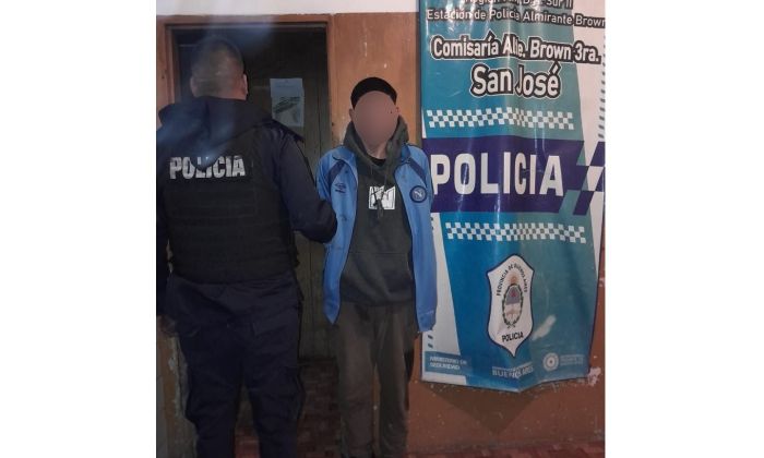 Almirante Brown – Asaltó a un hombre con un cuchillo y un arma de utilería